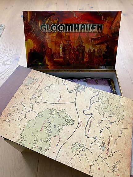 populära fantasibrädspelet Gloomhaven från Cephalofair Games