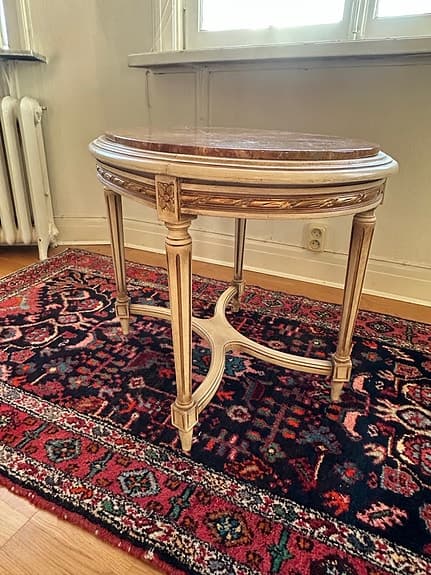 2 Salongsbord med marmorskiva, Gustaviansk stil, 1900-tal