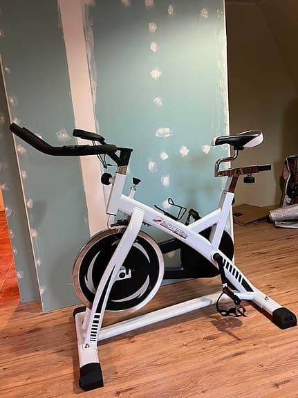 InSPORTline spinningcykel vit med träningsdator