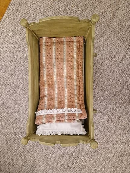 Trä vagga grön för docka