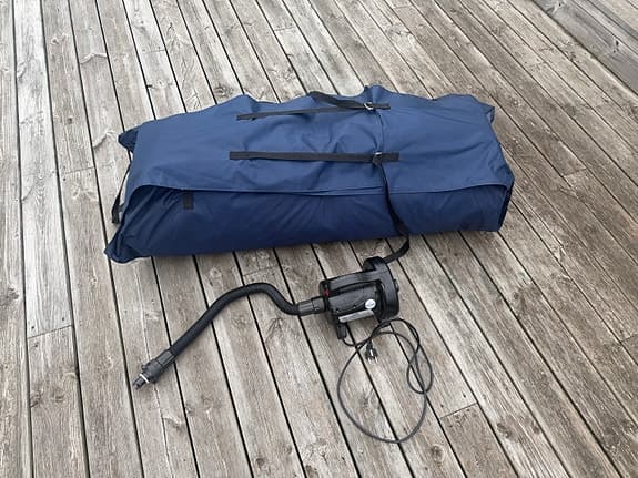 Blå airfloor / airtrack 2x8m med pump och skydd.