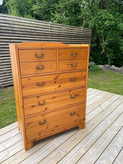 Furu byrå med eller utan spegel (Ikea)