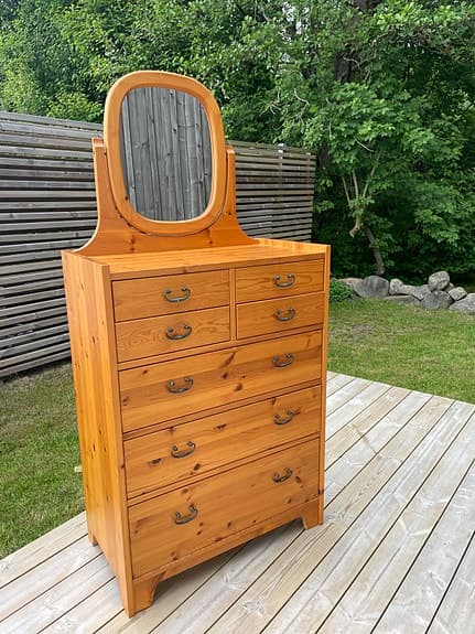 Furu byrå med eller utan spegel (Ikea)