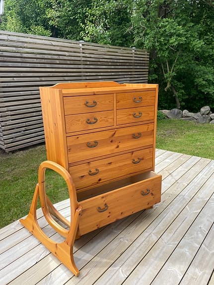 Furu byrå med eller utan spegel (Ikea)
