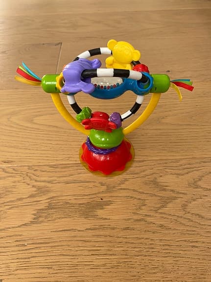 Aktivitetsleksak med sugpropp från Playgro
