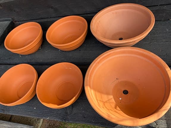 Terrakottakrukor i olika storlekar 6 st stora