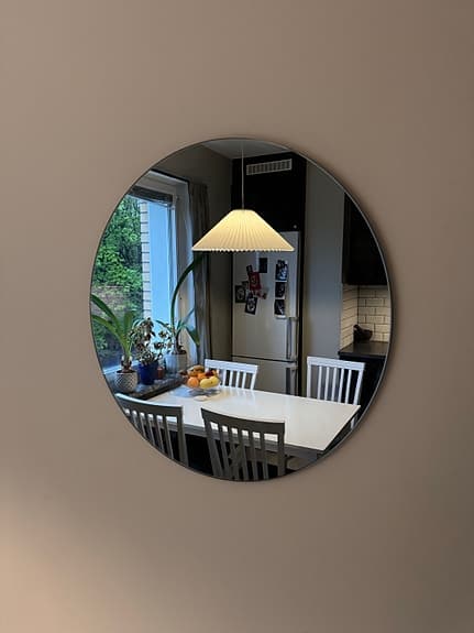 Rund spegel med tonat glas