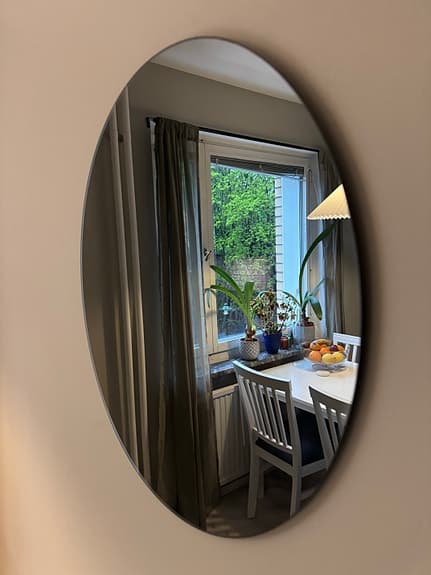 Rund spegel med tonat glas