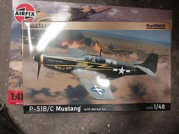 Eduard modellflygplan 1:48 P-51 Mustang och F6F-5 Hellcat byggsatser