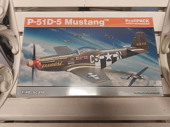 Eduard modellflygplan 1:48 P-51 Mustang och F6F-5 Hellcat byggsatser