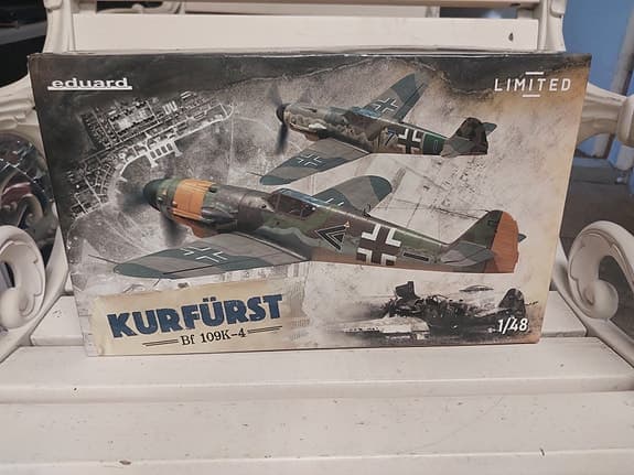 Eduard Bf 109K-4 Kurfürst och P-47D-25RE Thunderbolt flygplansmodeller 1/48