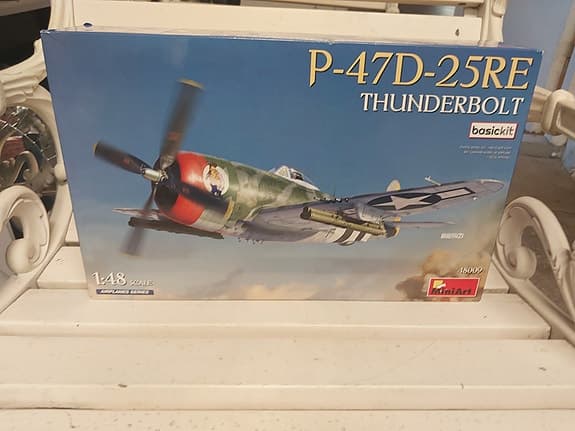 Eduard Bf 109K-4 Kurfürst och P-47D-25RE Thunderbolt flygplansmodeller 1/48