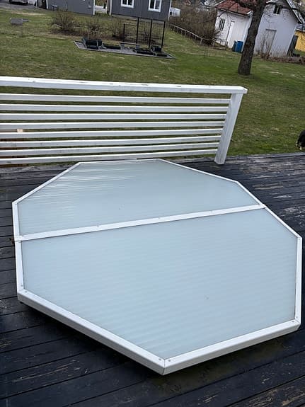 Åttakantig badtunna/pool i turkos med lock