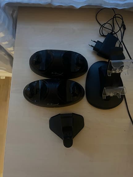 HyperX laddningsdockor och ställ för handkontroller svart