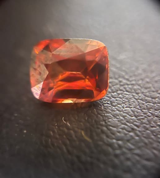 Vermillion Zircon 1.95 ct Cambodja