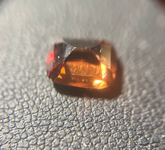 Vermillion Zircon 1.95 ct Cambodja