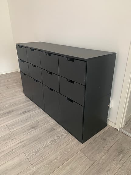 IKEA byrå svart med lådor och skåp