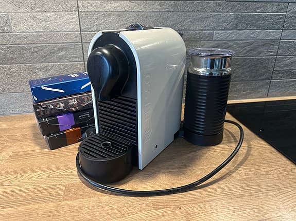 Nespresso c55 kapselmaskin med mjölkskummare
