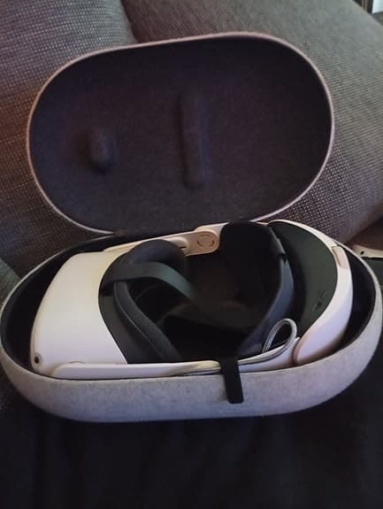 Oculus VR-headset med handkontroller och fodral