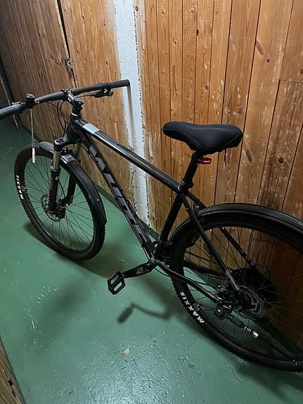 Mountainbike i fint skick – knappt använd!