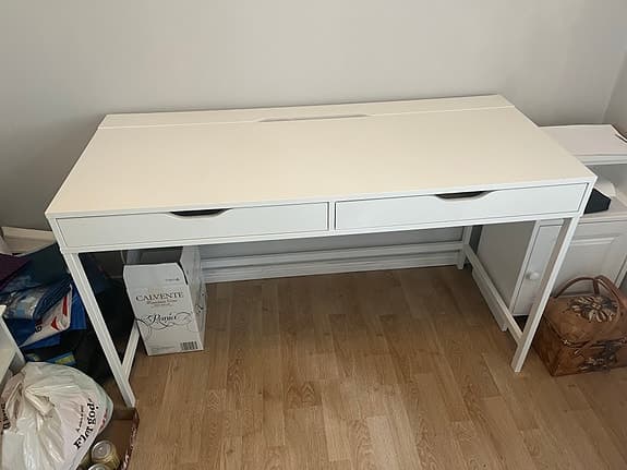 IKEA skrivbord, Alex