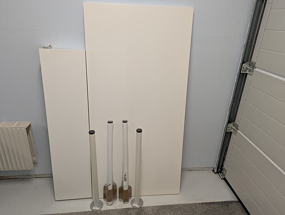 IKEA vitt skrivbord med lådor och ben