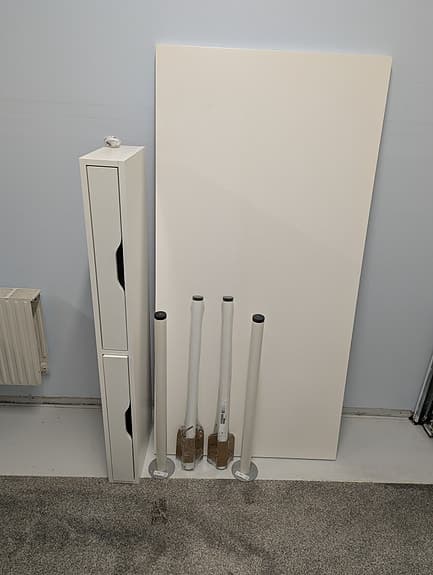 IKEA vitt skrivbord med lådor och ben