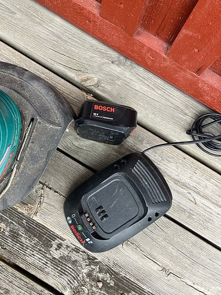 Bosch 3600HAS600 grästrimmer med batteri och laddare