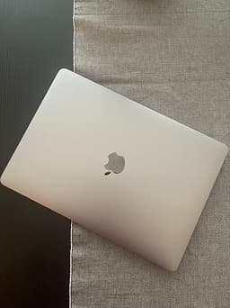 MacBook Pro 13” 2018 Touch Bar – i5 / 8GB RAM / fint skick