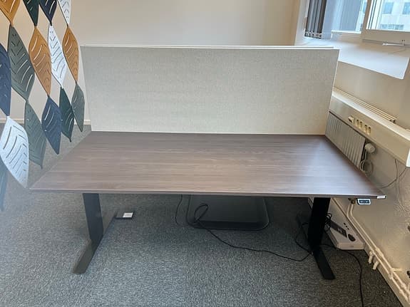 (Leverans) Elektrisk höj och sänkbart skrivbord från (swedstyle)