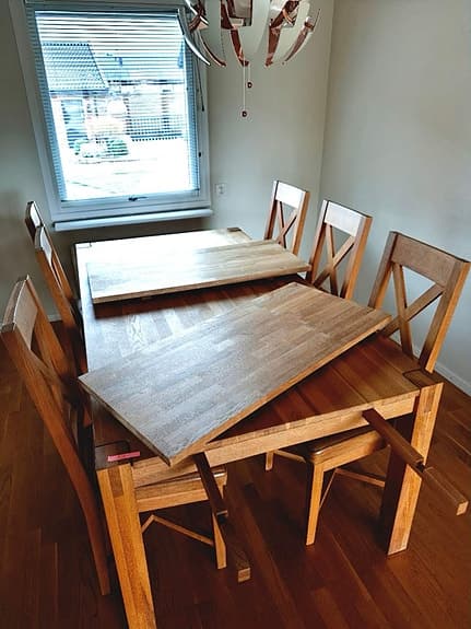 Matgrupp massivt trä med 6 stolar (läder och högkvalitativ )