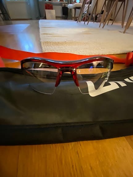PRO light innebandy klubba med zorroblad, röda unihoc glasögon och club övade