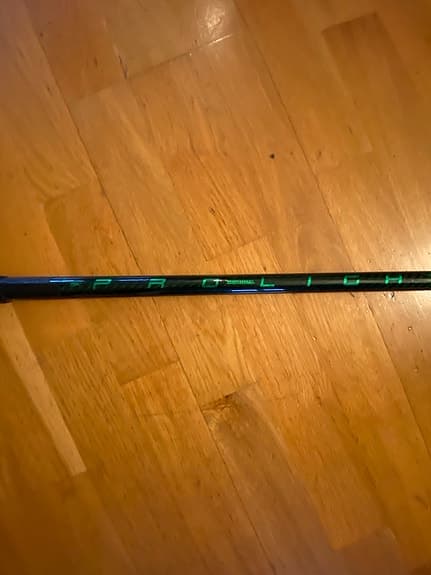 PRO light innebandy klubba med zorroblad, röda unihoc glasögon och club övade