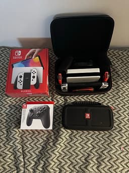 Nintendo Switch OLED Vit – Komplett paket i nyskick + extra tillbehör
