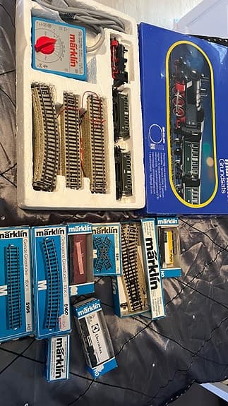 Märklin HO tågsats med lok, vagnar och räls