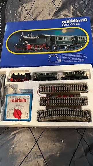 Märklin HO tågsats med lok, vagnar och räls