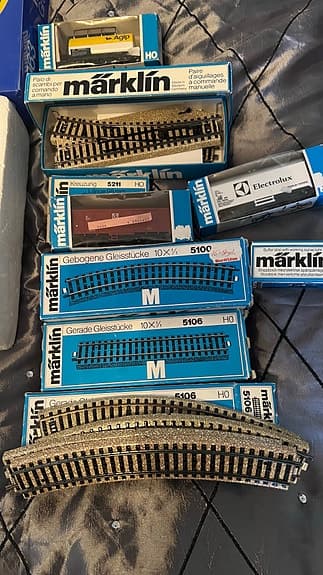 Märklin HO tågsats med lok, vagnar och räls