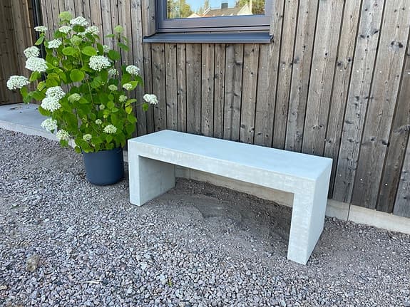 Betongbänk