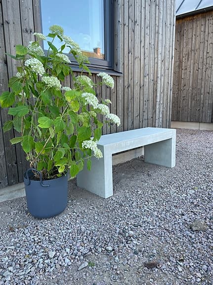 Betongbänk