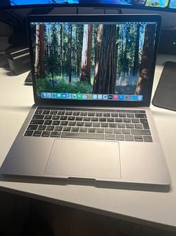 MacBook Pro 13” 2019 – i5 / 8GB RAM / 128GB SSD Laptop