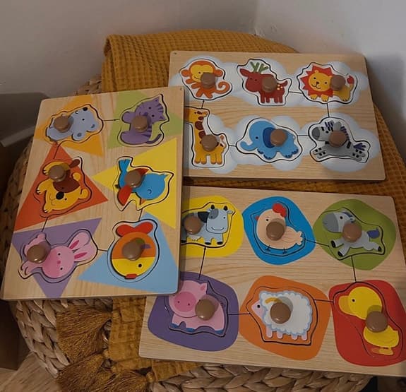 Nenittos träpussel med djur och trälåda