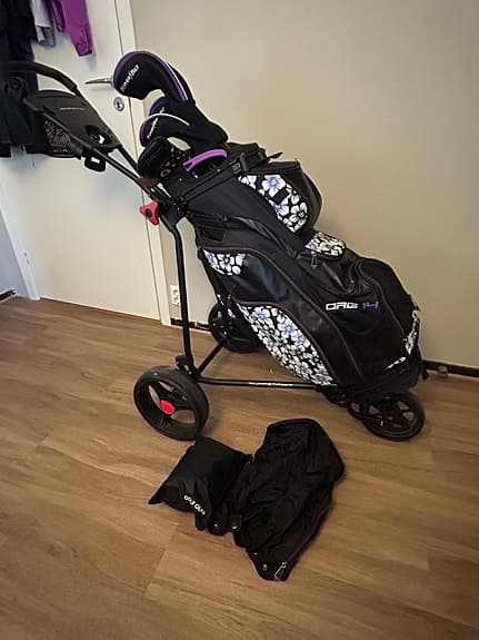 Golfset med vagn och bag dam vänster