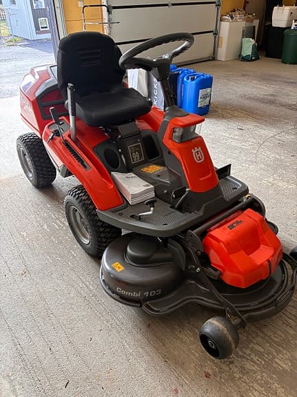 Husqvarna R216T AWD åkgräsklippare