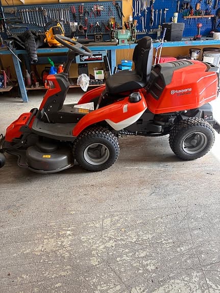 Husqvarna R216T AWD åkgräsklippare