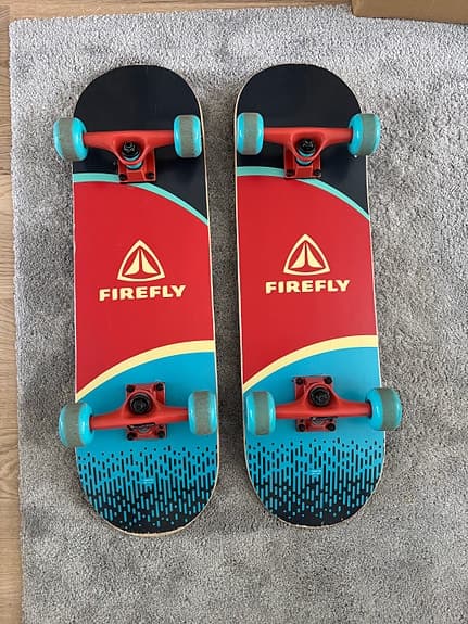 Firefly skateboards med hjälmar och skydd