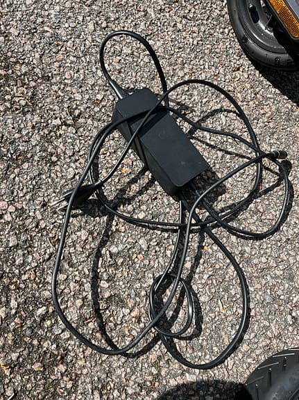 Elsparkcykel grå med lås och extra däck