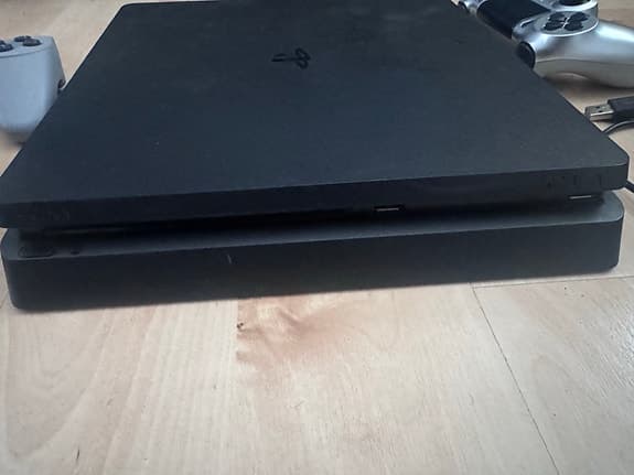 Sony Playstation 4 spelkonsol svart