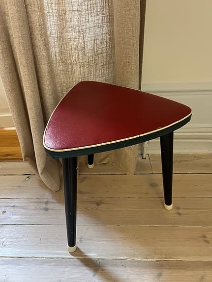 Retro pall i härlig 50/60-talsstil med triangulär sits