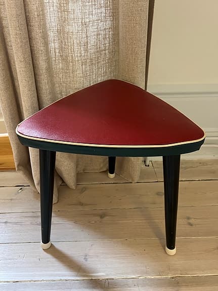 Retro pall i härlig 50/60-talsstil med triangulär sits