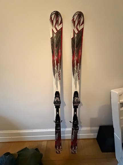 K2 177 cm med bindningar och Fischer 120 cm med bindningar